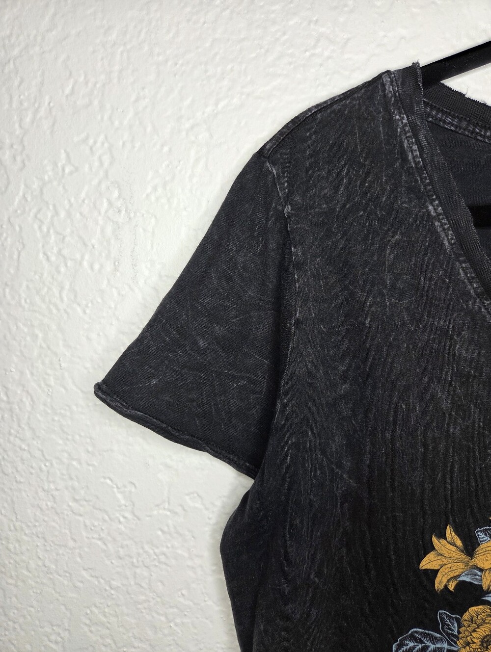 Harley-Davidson Black V-Neck Floral Graphic Tee Size XL Cotton Biker Tshirt - Picture 3 of 11